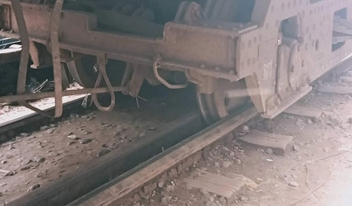 ১২ ঘন্টা পর নারায়ণগঞ্জে ট্রেন চলাচল স্বাভাবিক ১২ ঘন্টা পর নারায়ণগঞ্জে ট্রেন চলাচল স্বাভাবিক