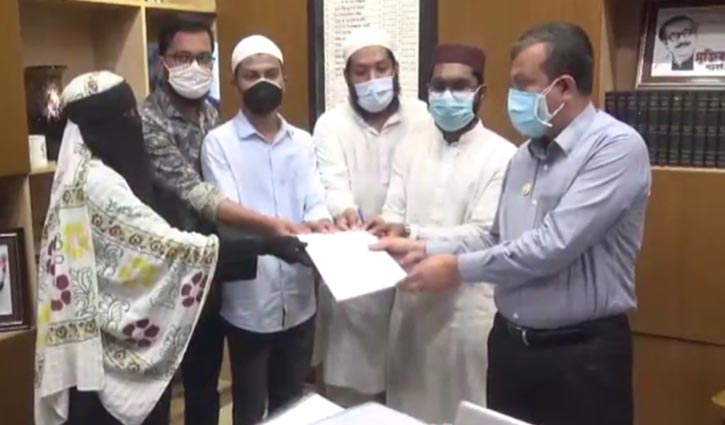 মসজিদে বিস্ফোরণ: ৬ দফা দাবিতে নিহতদের পরিবারের স্মারকলিপি মসজিদে বিস্ফোরণ: ৬ দফা দাবিতে নিহতদের পরিবারের স্মারকলিপি