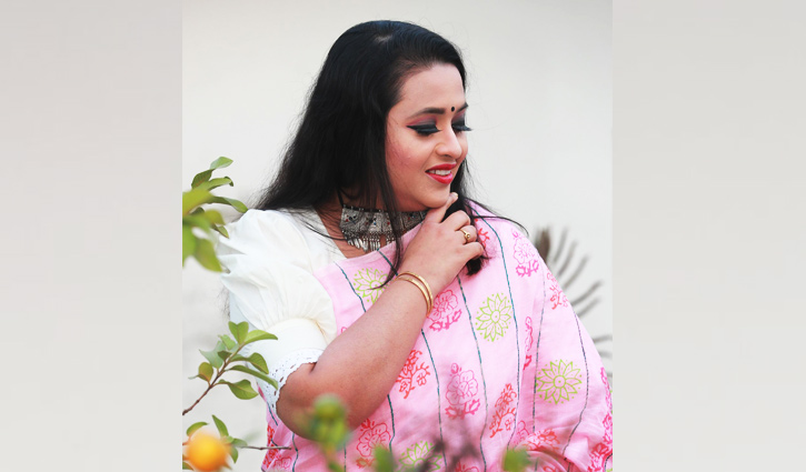 টাঙ্গাইলের খেশ শাড়িতে উদ্যোক্তা নিগার ফাতেমা টাঙ্গাইলের খেশ শাড়িতে উদ্যোক্তা নিগার ফাতেমা