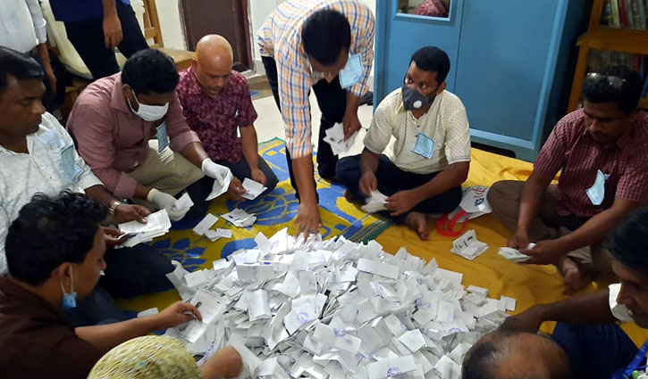 নরসিংদীর করিমপুরে উপনির্বাচন: ভোটগ্রহণ শেষ, চলছে গণনা