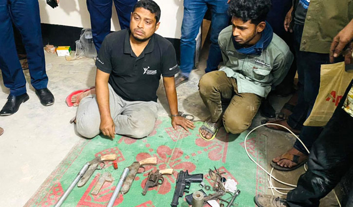পাবনায় অস্ত্র তৈরির কারখানায় অভিযান: আগ্নেয়াস্ত্রসহ আটক ২ পাবনায় অস্ত্র তৈরির কারখানায় অভিযান: আগ্নেয়াস্ত্রসহ আটক ২