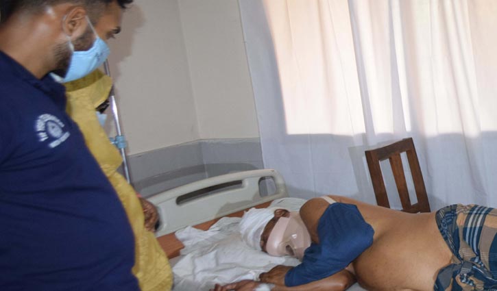 ইউএনও ওয়াহিদার ওপর হামলাকারীদের দ্রুত বিচার চান বাবা-মা ইউএনও ওয়াহিদার ওপর হামলাকারীদের দ্রুত বিচার চান বাবা-মা