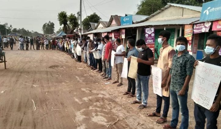 ইউএনও’র ওপর হামলাকারীদের শাস্তির দাবিতে মানববন্ধন ইউএনও’র ওপর হামলাকারীদের শাস্তির দাবিতে মানববন্ধন