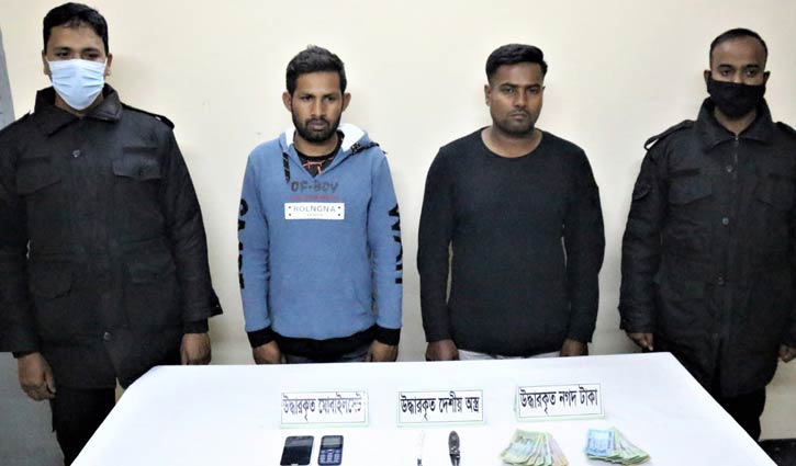 সিরাজগঞ্জে ২ ছিনতাইকারী গ্রেপ্তার সিরাজগঞ্জে ২ ছিনতাইকারী গ্রেপ্তার
