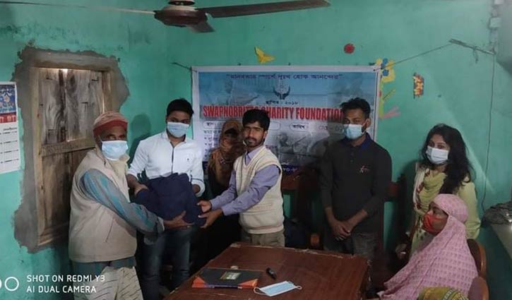 রাজশাহীতে ‘স্বপ্নবৃত্ত’র উদ্যোগে শীতবস্ত্র বিতরণ রাজশাহীতে ‘স্বপ্নবৃত্ত’র উদ্যোগে শীতবস্ত্র বিতরণ