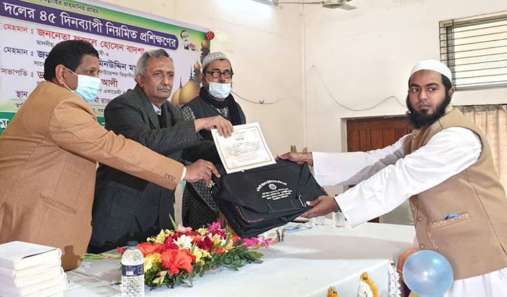 আলোকিত সমাজ প্রতিষ্ঠায় ইমামদেরও ভূমিকা রাখতে হবে: বাদশা আলোকিত সমাজ প্রতিষ্ঠায় ইমামদেরও ভূমিকা রাখতে হবে: বাদশা