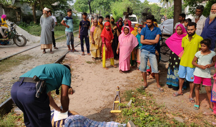 রাজশাহীতে রেললাইন থেকে এক ব্যক্তির মরদেহ উদ্ধার রাজশাহীতে রেললাইন থেকে এক ব্যক্তির মরদেহ উদ্ধার