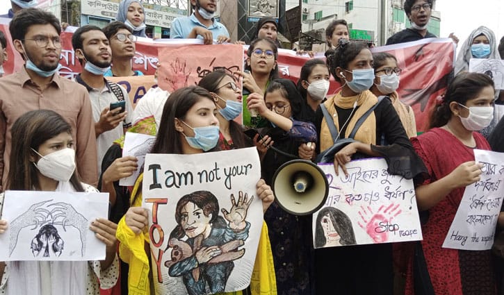‘চলো যাই যুদ্ধে, ধর্ষকের বিরুদ্ধে’ ‘চলো যাই যুদ্ধে, ধর্ষকের বিরুদ্ধে’