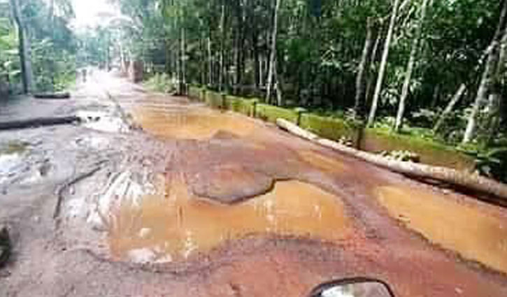 দালাল বাজার-মীরগঞ্জ বেহাল সড়ক বাড়াচ্ছে ভোগান্তি দালাল বাজার-মীরগঞ্জ বেহাল সড়ক বাড়াচ্ছে ভোগান্তি