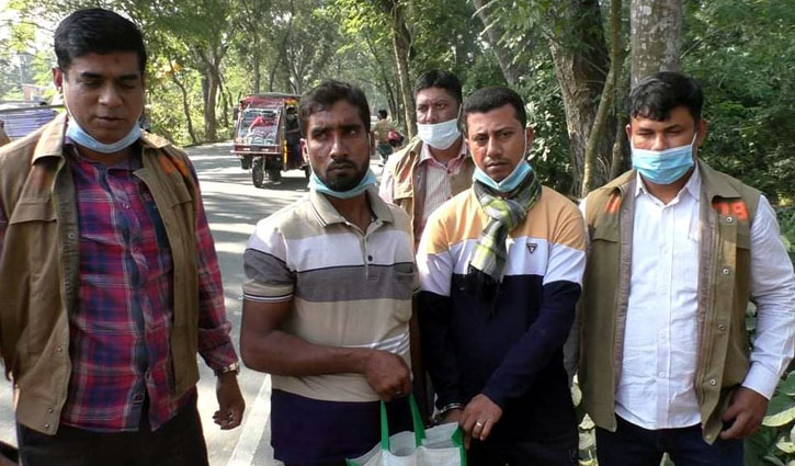 ঝিনাইদহে ৯ কেজি ভারতীয় রুপাসহ আটক ৩ ঝিনাইদহে ৯ কেজি ভারতীয় রুপাসহ আটক ৩