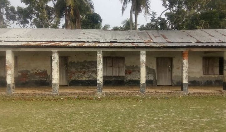 তালার ডুমুরিয়া মাধ্যমিক বিদ্যালয়ের করুণ দশা তালার ডুমুরিয়া মাধ্যমিক বিদ্যালয়ের করুণ দশা