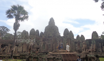 পথ রোধ করলো প্রাচীন নিদর্শন