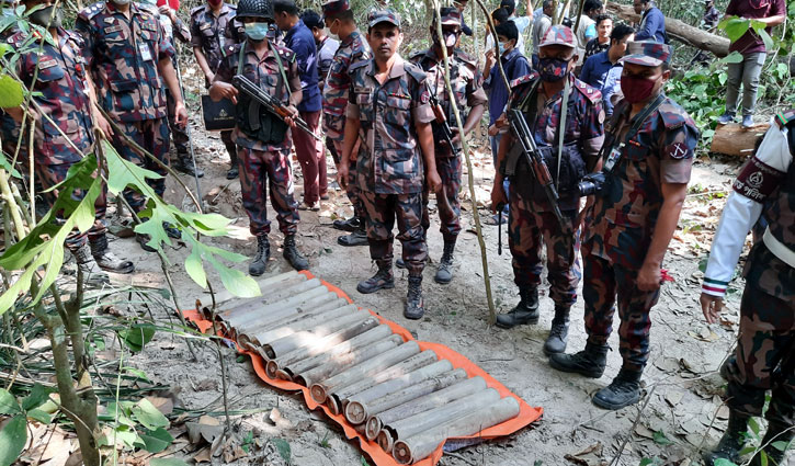 সাতছড়িতে সাত অভিযান: মিললো যত অস্ত্র সাতছড়িতে সাত অভিযান: মিললো যত অস্ত্র