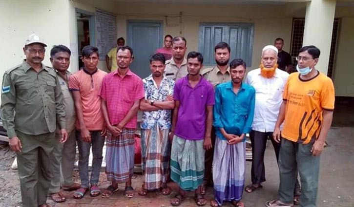 সুন্দরবনে অবৈধভাবে মাছ ধরার সময় সাতক্ষীরায় ৫ জেলে আটক সুন্দরবনে অবৈধভাবে মাছ ধরার সময় সাতক্ষীরায় ৫ জেলে আটক