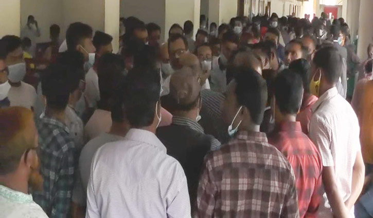 শেখ হাসিনার গাড়িবহরে হামলা: আজ সাক্ষী দেবেন ৩ সাংবাদিক শেখ হাসিনার গাড়িবহরে হামলা: আজ সাক্ষী দেবেন ৩ সাংবাদিক