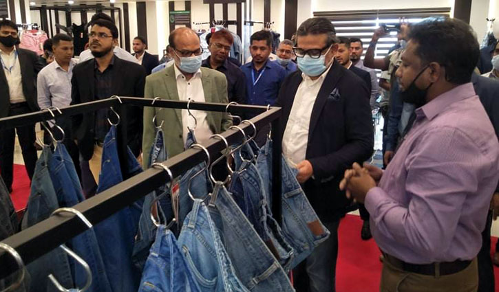 ‘কারখানার বাতিটা জ্বালিয়ে রাখতে হবে’ ‘কারখানার বাতিটা জ্বালিয়ে রাখতে হবে’