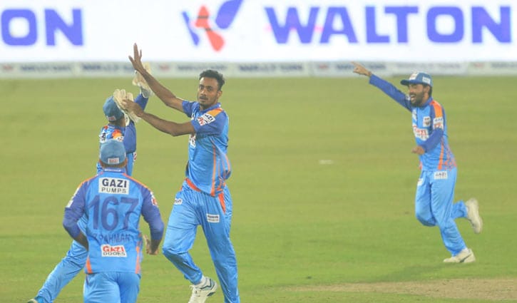 মোস্তাফিজের সঙ্গে প্রতিযোগিতা উপভোগ করছেন শরীফুল মোস্তাফিজের সঙ্গে প্রতিযোগিতা উপভোগ করছেন শরীফুল