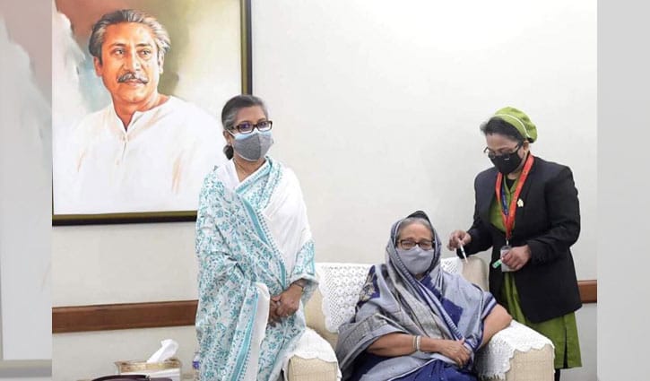 করোনার টিকা নিলেন প্রধানমন্ত্রী করোনার টিকা নিলেন প্রধানমন্ত্রী