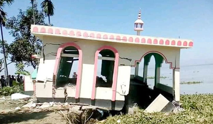 সিরাজগঞ্জে যমুনার পানি বিপৎসীমার ৭ সে.মি ওপরে সিরাজগঞ্জে যমুনার পানি বিপৎসীমার ৭ সে.মি ওপরে