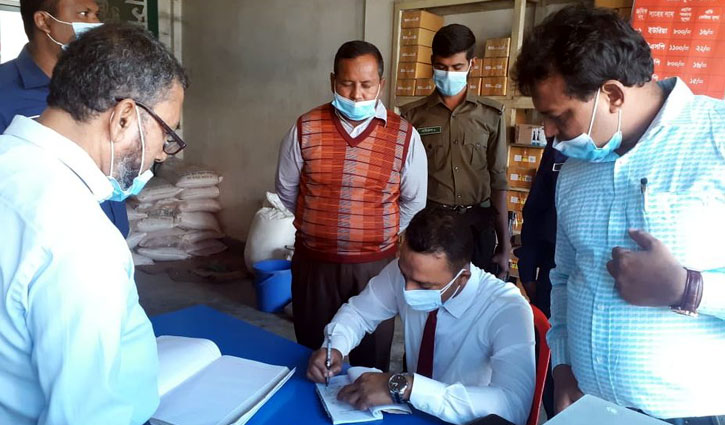 টাঙ্গাইলে সার ডিলারদের বিরুদ্ধে ব্যবস্থা নিচ্ছে ডিএই টাঙ্গাইলে সার ডিলারদের বিরুদ্ধে ব্যবস্থা নিচ্ছে ডিএই