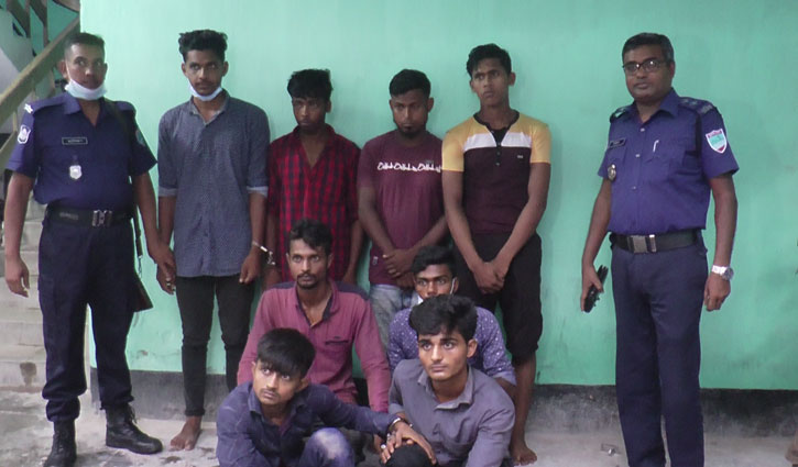 যশোরে ককটেল-ইয়াবাসহ আটক ৮ যশোরে ককটেল-ইয়াবাসহ আটক ৮