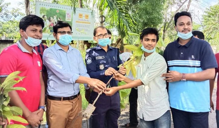 শিক্ষার্থীদের টিফিনের টাকায় এক লাখ গাছ রোপণ হবে শিক্ষার্থীদের টিফিনের টাকায় এক লাখ গাছ রোপণ হবে
