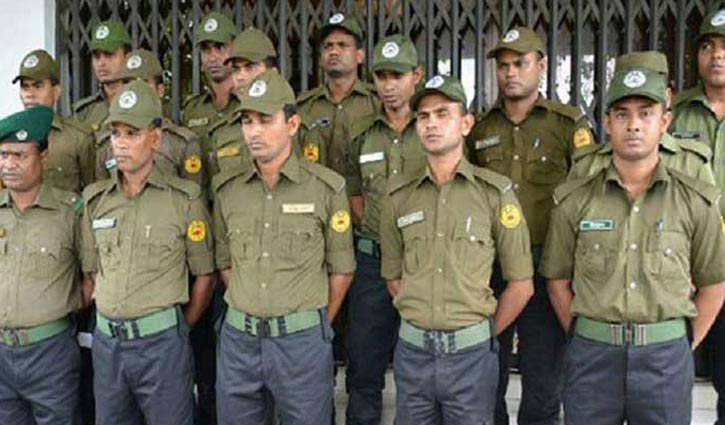 বরগুনায় ইউএনওদের নিরাপত্তায় বাসভবনে আনসার মোতায়েন বরগুনায় ইউএনওদের নিরাপত্তায় বাসভবনে আনসার মোতায়েন