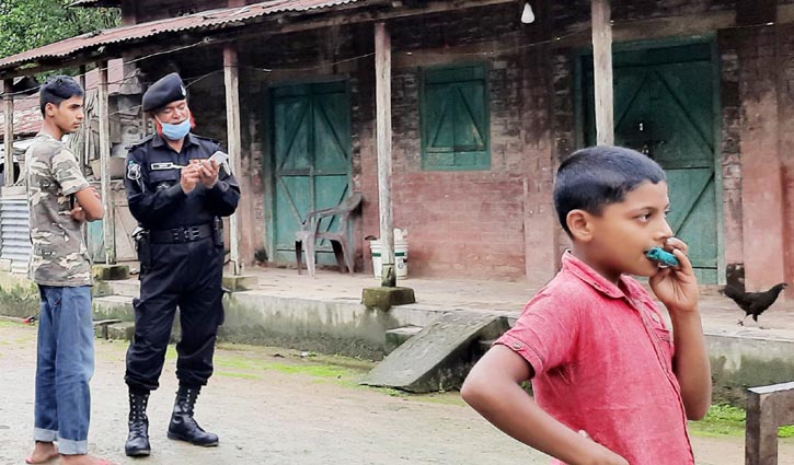 এমসি কলেজে গণধর্ষণ: আসামি রনির বাড়িতে র্যাবের অভিযান এমসি কলেজে গণধর্ষণ: আসামি রনির বাড়িতে র্যাবের অভিযান