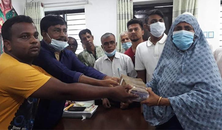 অটোরিকশায় পাওয়া সাড়ে ১৪ লাখ টাকা ফেরত দিলেন চালক অটোরিকশায় পাওয়া সাড়ে ১৪ লাখ টাকা ফেরত দিলেন চালক