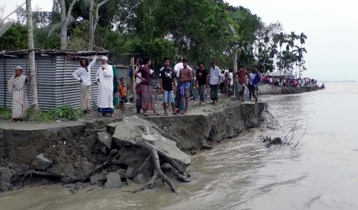 টাঙ্গাইলে যমুনার তীব্র ভাঙন টাঙ্গাইলে যমুনার তীব্র ভাঙন