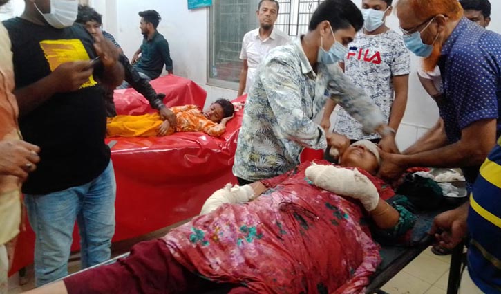 লক্ষ্মীপুরে প্রবাসীর স্ত্রী-কন্যাকে কুপিয়ে জখম লক্ষ্মীপুরে প্রবাসীর স্ত্রী-কন্যাকে কুপিয়ে জখম