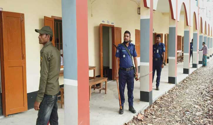 দাউদকান্দি উপজেলা নির্বাচনে ভোটগ্রহণ শুরু দাউদকান্দি উপজেলা নির্বাচনে ভোটগ্রহণ শুরু