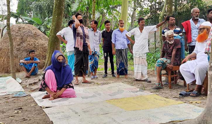 অবৈধ সম্পর্কের অভিযোগে স্বামীকে তালাক দিতে বাধ্য করলেন মাতব্বররা অবৈধ সম্পর্কের অভিযোগে স্বামীকে তালাক দিতে বাধ্য করলেন মাতব্বররা