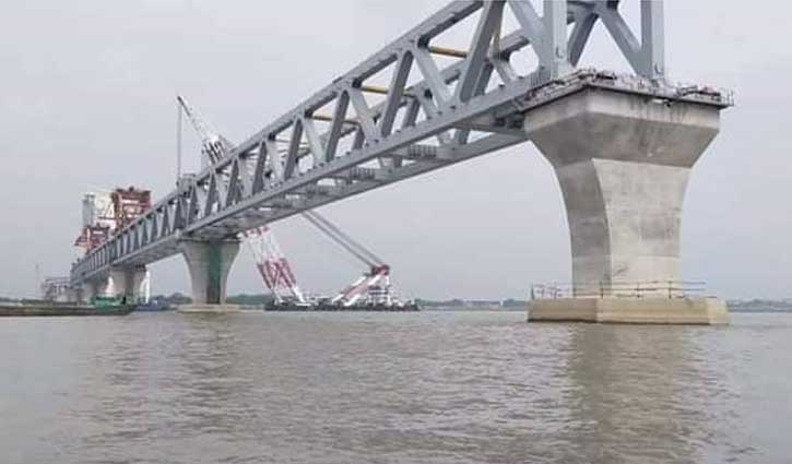 পদ্মা সেতুতে ৩৪তম স্প্যান বসানোর কাজ শুরু পদ্মা সেতুতে ৩৪তম স্প্যান বসানোর কাজ শুরু