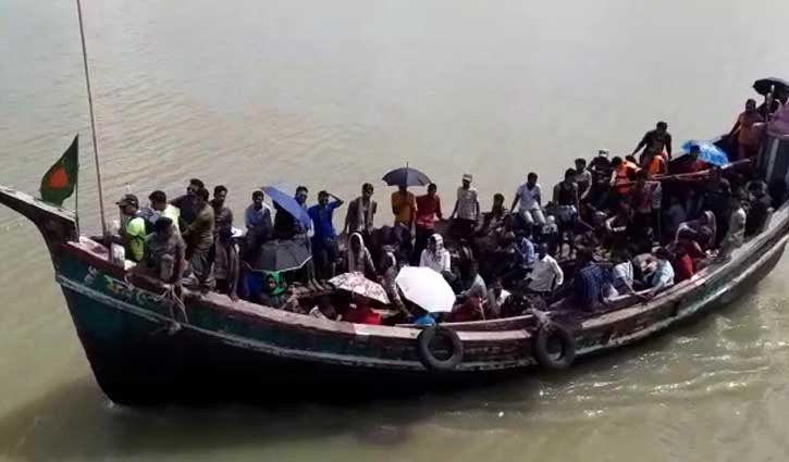 সেন্টমার্টিন থেকে ৫ ট্রলারে ফিরেছেন ২ শতাধিক পর্যটক সেন্টমার্টিন থেকে ৫ ট্রলারে ফিরেছেন ২ শতাধিক পর্যটক