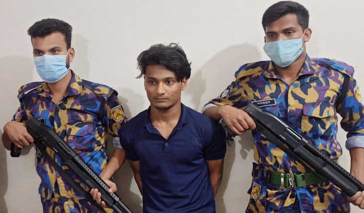 ‘রোহিঙ্গা সন্ত্রাসী’ গ্রুপের প্রধান সালমান শাহ আটক ‘রোহিঙ্গা সন্ত্রাসী’ গ্রুপের প্রধান সালমান শাহ আটক