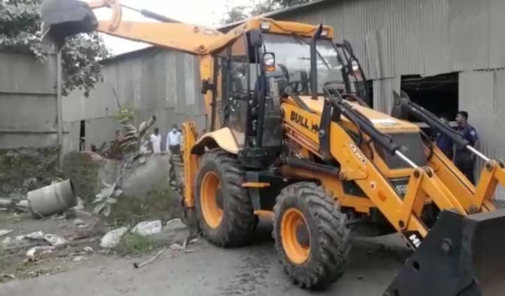 হাজী সেলিমের দখল থেকে ১৪ বিঘা জমি উদ্ধারে অভিযান হাজী সেলিমের দখল থেকে ১৪ বিঘা জমি উদ্ধারে অভিযান