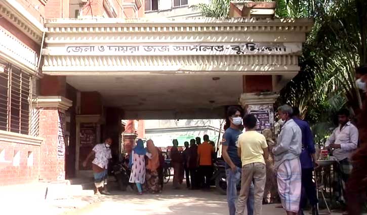 ৭ মাসের শিশুসহ জামিনে কারামুক্ত মা ৭ মাসের শিশুসহ জামিনে কারামুক্ত মা