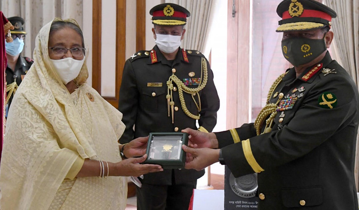 সেনাপ্রধানকে ‘সেনাবাহিনী পদক’ দিলেন প্রধানমন্ত্রী সেনাপ্রধানকে ‘সেনাবাহিনী পদক’ দিলেন প্রধানমন্ত্রী