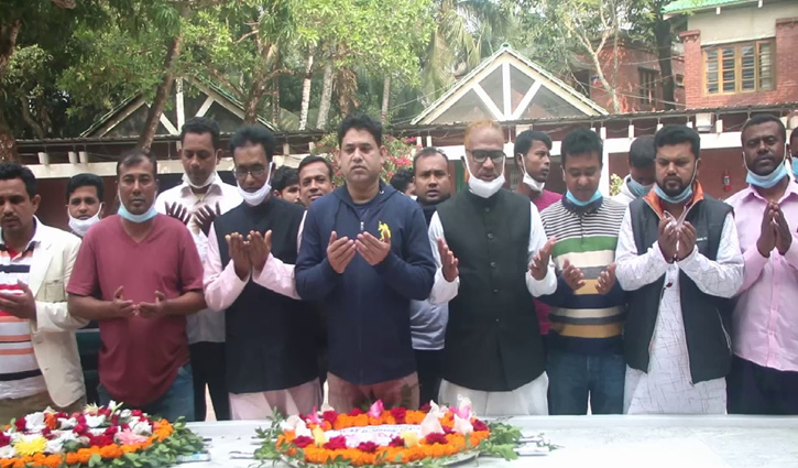 শেখ মনির ৮১তম জন্মদিনে বঙ্গবন্ধুর সমাধিতে শ্রদ্ধা শেখ মনির ৮১তম জন্মদিনে বঙ্গবন্ধুর সমাধিতে শ্রদ্ধা