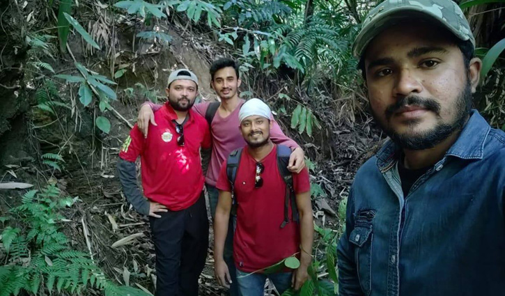 কক্সবাজারে পাহাড়ে ‘দিক-হারানো’ ৪ যুবক উদ্ধার কক্সবাজারে পাহাড়ে ‘দিক-হারানো’ ৪ যুবক উদ্ধার