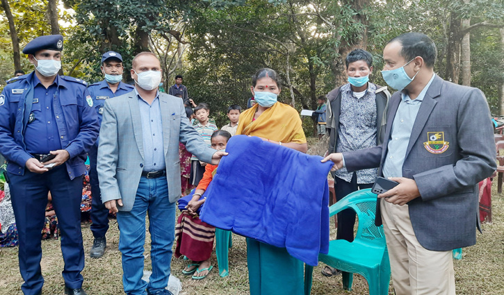 হবিগঞ্জে এসপির শীতবস্ত্র ও শিক্ষা উপকরণ বিতরণ হবিগঞ্জে এসপির শীতবস্ত্র ও শিক্ষা উপকরণ বিতরণ
