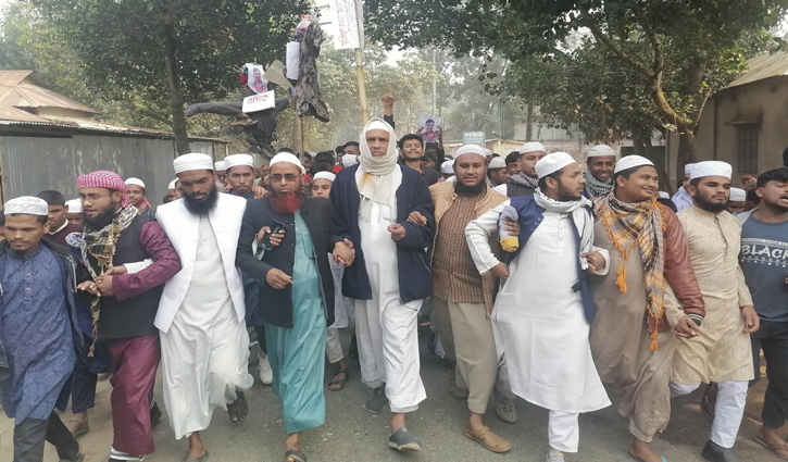 শ্রীপুরে ইমাম লাঞ্ছিত, প্রতিবাদে বিক্ষোভ শ্রীপুরে ইমাম লাঞ্ছিত, প্রতিবাদে বিক্ষোভ