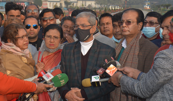 প্রধানমন্ত্রী-এমপিদের আগে টিকা নেওয়া দরকার : ফখরুল প্রধানমন্ত্রী-এমপিদের আগে টিকা নেওয়া দরকার : ফখরুল