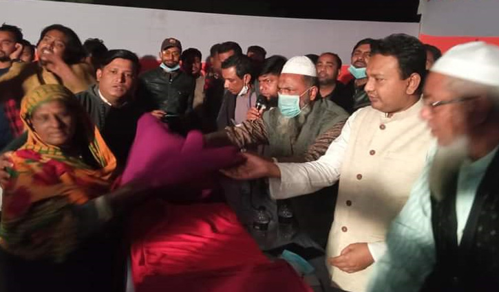 স্বেচ্ছাসেবক লীগ ঢাকা দক্ষিণের সভাপতির শীতবস্ত্র বিতরণ স্বেচ্ছাসেবক লীগ ঢাকা দক্ষিণের সভাপতির শীতবস্ত্র বিতরণ