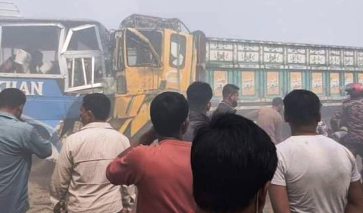 রাজশাহীতে বাস-ট্রাক সংঘর্ষে নিহত ১, আহত ৮ রাজশাহীতে বাস-ট্রাক সংঘর্ষে নিহত ১, আহত ৮
