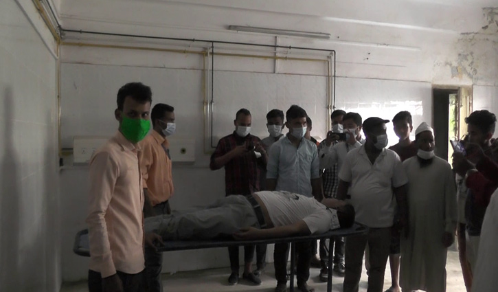 সৈয়দপুর পৌর নির্বাচন: ধাক্কাধাক্কিতে পড়ে এক সমর্থকের মৃত্যু সৈয়দপুর পৌর নির্বাচন: ধাক্কাধাক্কিতে পড়ে এক সমর্থকের মৃত্যু