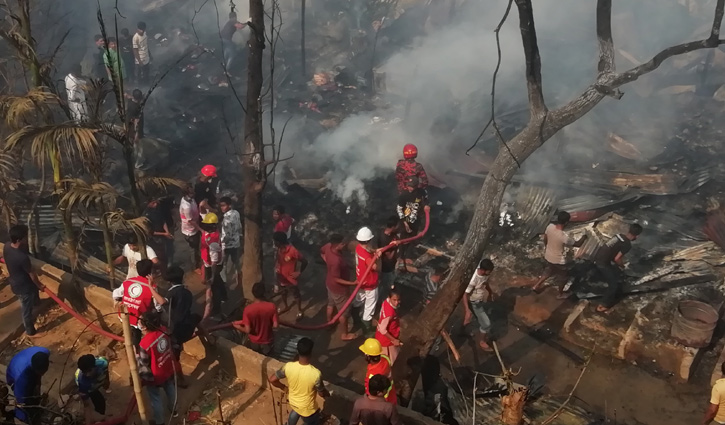 রাঙামাটিতে আগুনে পুড়লো ২০ ঘর রাঙামাটিতে আগুনে পুড়লো ২০ ঘর