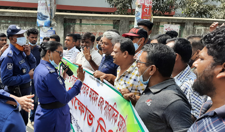 টাঙ্গাইলে পুলিশি বাধায় স্বেচ্ছাসেবক দলের মিছিল পণ্ড টাঙ্গাইলে পুলিশি বাধায় স্বেচ্ছাসেবক দলের মিছিল পণ্ড