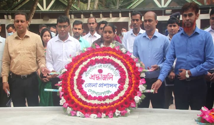 বঙ্গবন্ধুর সমাধিতে সর্বস্তরের মানুষের শ্রদ্ধা বঙ্গবন্ধুর সমাধিতে সর্বস্তরের মানুষের শ্রদ্ধা